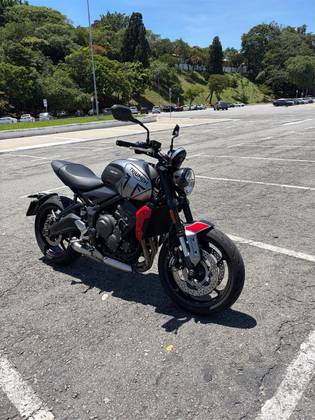 TRIUMPH TRIDENT 660 